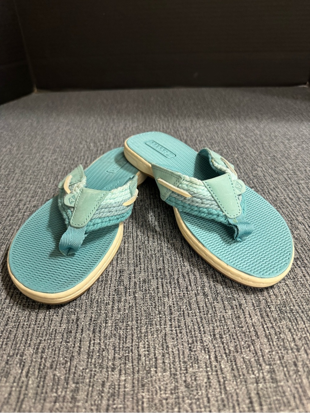 Sperry Top Sider Parrotfish Ombré Leather Trim Flip Flops